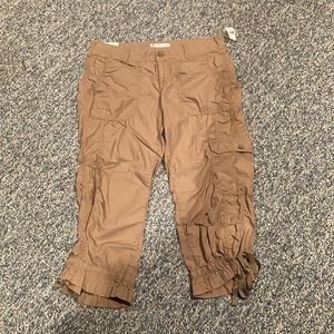 Gap Khaki Capri Pants
